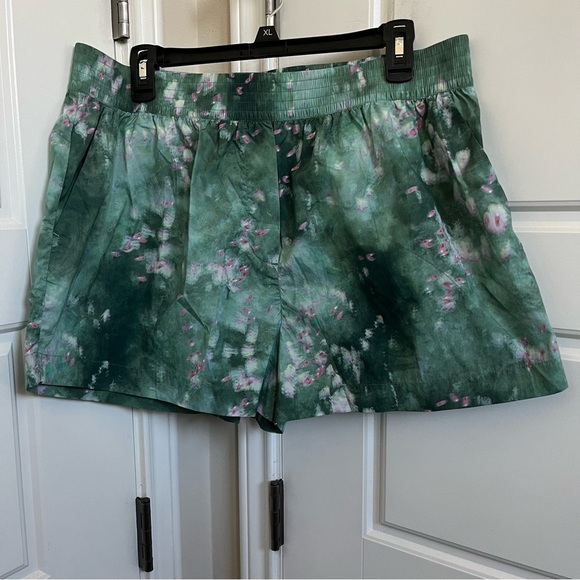 Sweaty Betty Pants - Sweaty Betty Anytime Pull On Short- Green Lavender Meadow Print Size XL/US 12